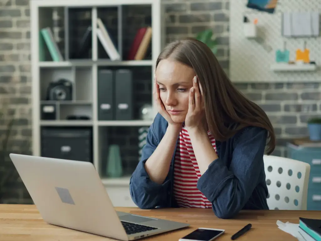 Photo d'une femme qui a besoin d'une gestion du stress et de la fatigue